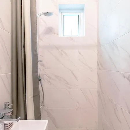 بيت للعطل Quaint Townhouse خليج سانت بول
