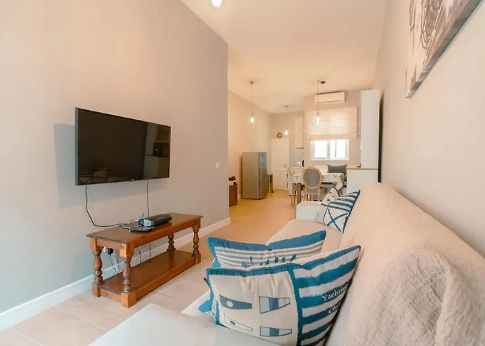 Quaint Townhouse * St. Paul's Bay