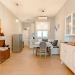 別荘 Quaint Townhouse セント・ポールズ・ベイ