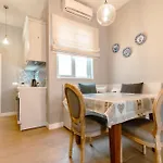 別荘 Quaint Townhouse